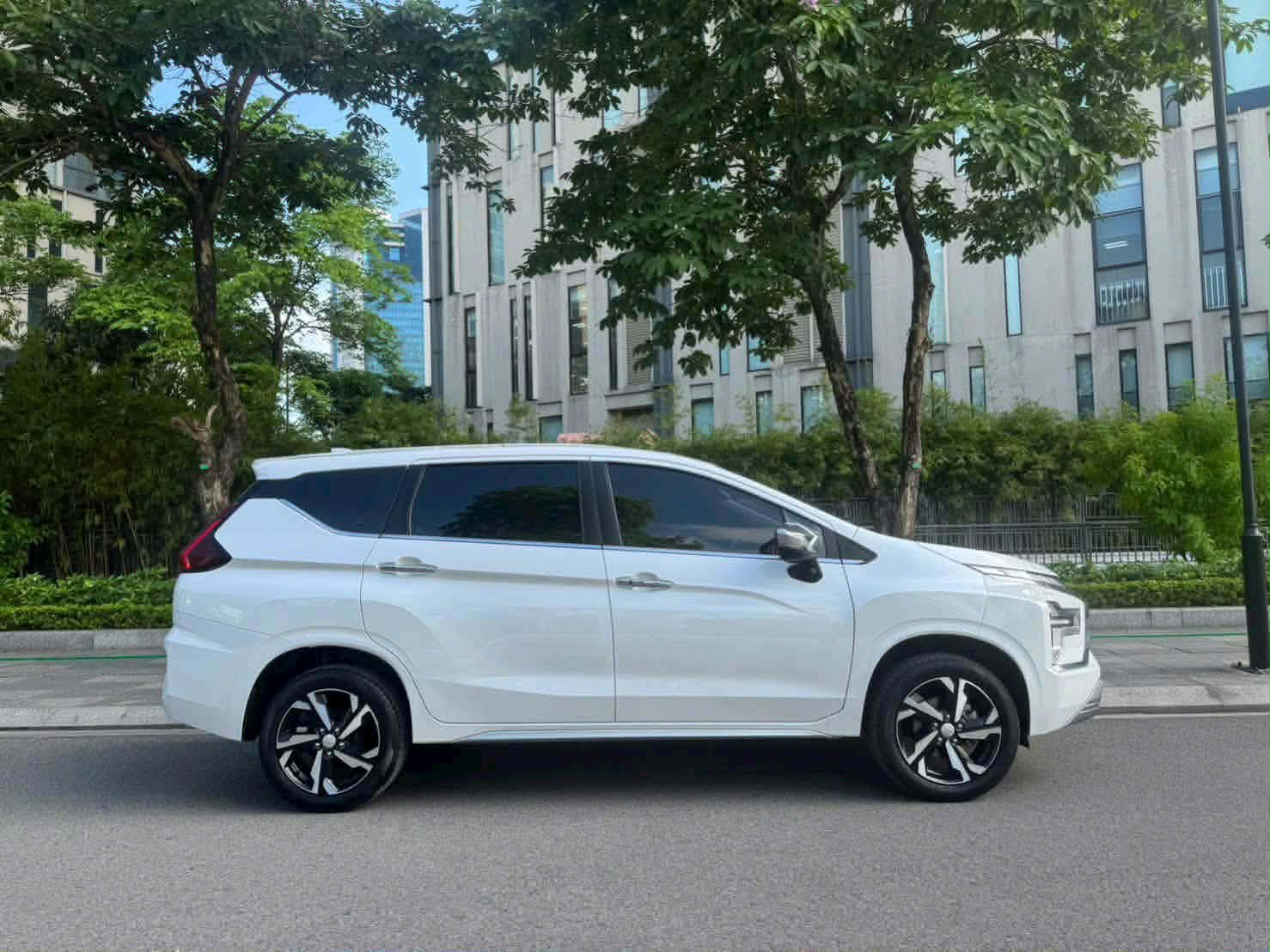7-Seater photo 2