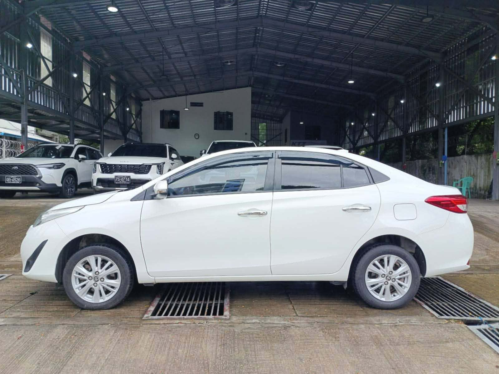 Sedan photo 2